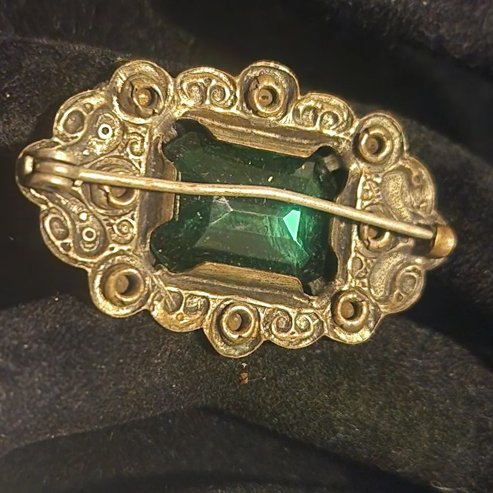 Vintage Antique Gold Tone Multi‎ Color Rhinestone Brooch Emerald Green Center